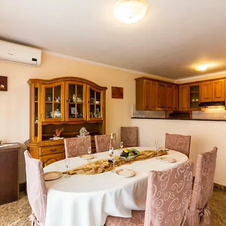 Apartman Edi 4 *