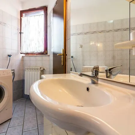 Apartman Edi 4 *