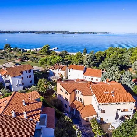 Apartman Edi 4 *